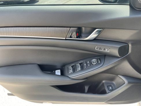 Used 2020 Honda Accord Touring image 12