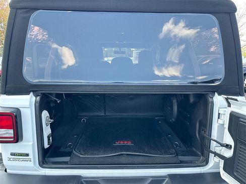 Used 2022 Jeep Wrangler Unlimited Rubicon image 24