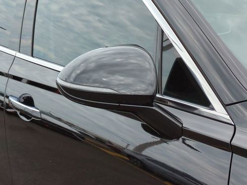 Used 2025 Genesis GV70 2.5T image 12