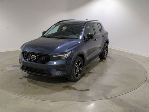 New 2026 Volvo XC40 B5 Core w/ Climate Package image 1