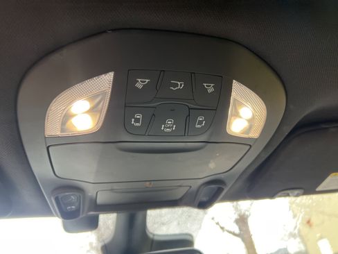 Used 2022 Chrysler Pacifica Limited w/ S Appearance Package image 16