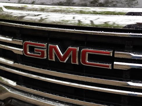 Used 2023 GMC Acadia SLT FWD image 37