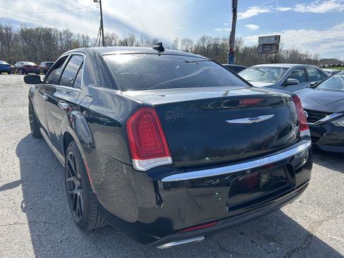 Used 2018 Chrysler 300 Limited image 4