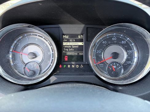 Used 2016 Chrysler Town & Country Touring w/ Driver Convenience Group FWD image 5