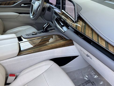 Used 2021 Cadillac Escalade Premium Luxury Platinum image 19