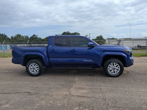 Used 2025 Toyota Tacoma SR5 w/ SR5 Upgrade Package AWD/4WD image 3