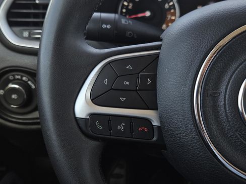 Used 2021 Jeep Renegade Latitude image 14