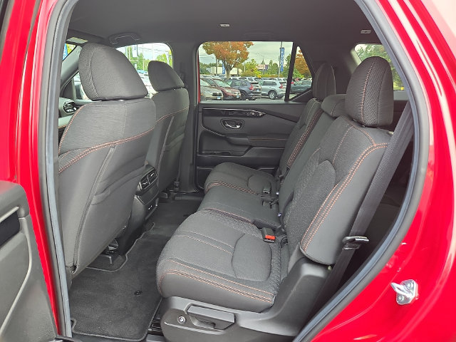 Used 2025 Honda Pilot Sport image 8