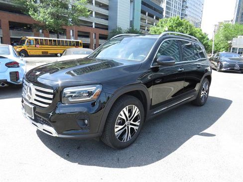 Used 2024 Mercedes-Benz GLB 250 4MATIC image 1