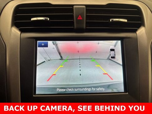 Used 2020 Ford Fusion SE image 2