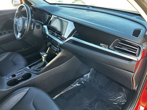 Certified 2022 Kia Niro Touring Special Edition image 11