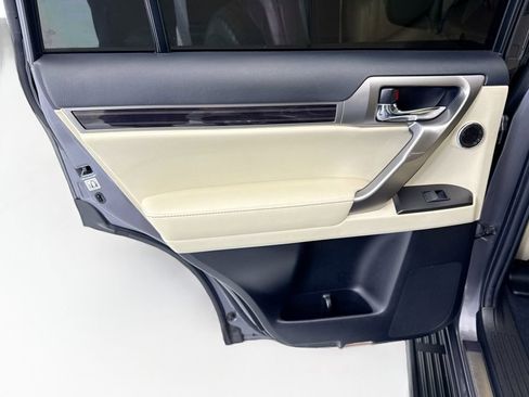 Used 2022 Lexus GX 460 Luxury w/ Accessory Package AWD/4WD image 26