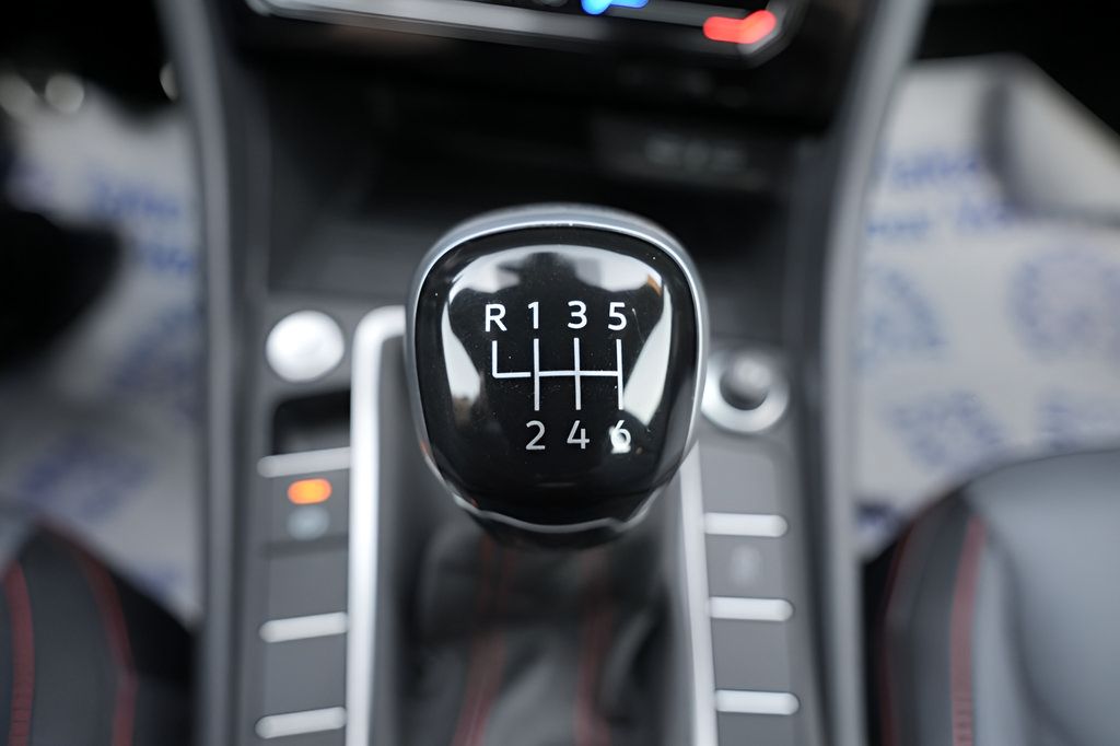 Used 2025 Volkswagen Jetta GLI Autobahn FWD image 32