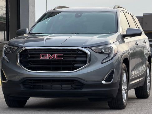 Used 2020 GMC Terrain SLE w/ Driver Convenience Package FWD image 4
