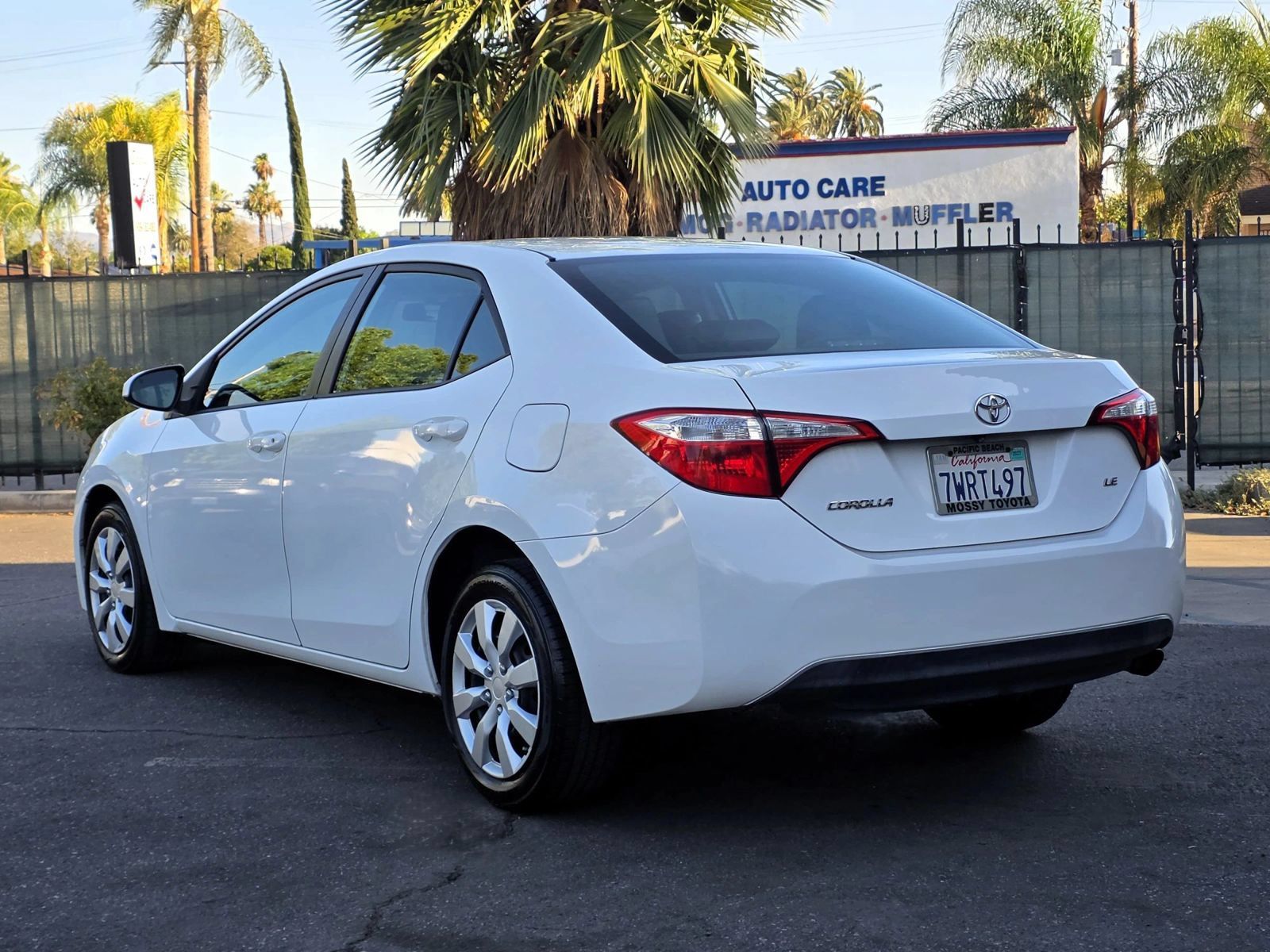 Used 2015 Toyota Corolla LE FWD image 4