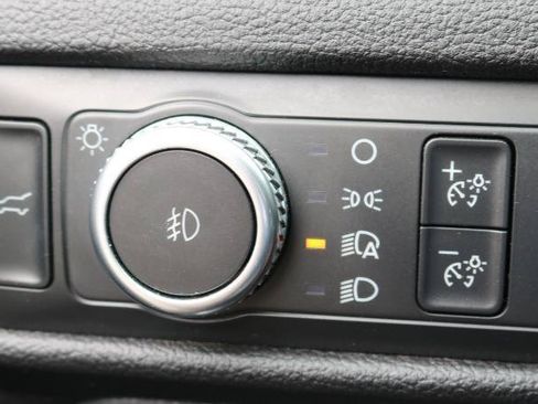 Used 2021 Ford Explorer XLT w/ Equipment Group 202A RWD image 11