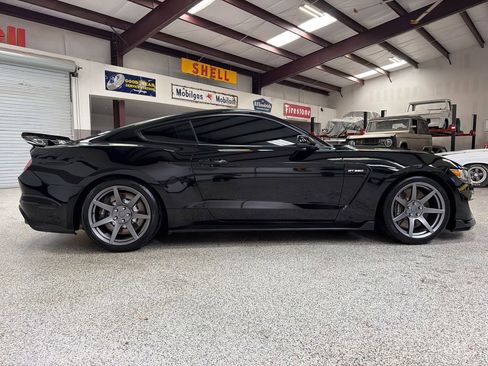 Used 2017 Ford Mustang Shelby GT350 w/ Electronics Package RWD image 9