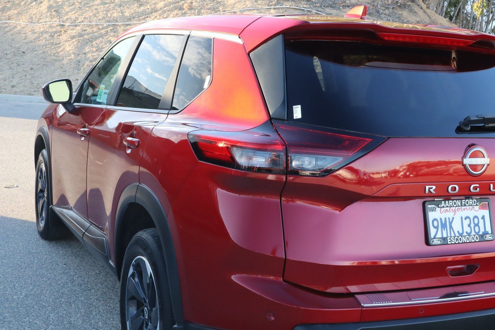 Used 2024 Nissan Rogue SV FWD image 16