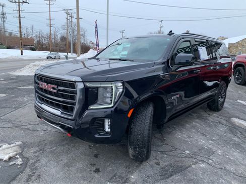 Used 2022 GMC Yukon XL AT4 image 2