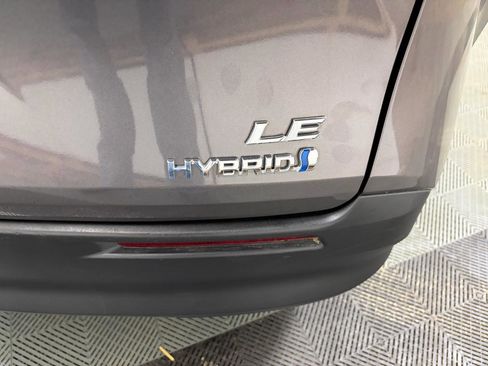 Used 2021 Toyota Sienna LE image 5