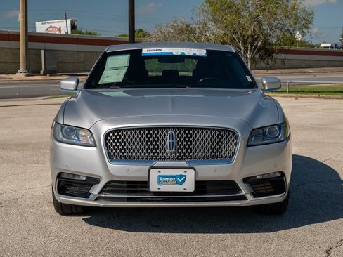 Used 2017 Lincoln Continental Select image 2