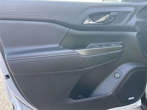 Used 2021 GMC Acadia SLT image 19