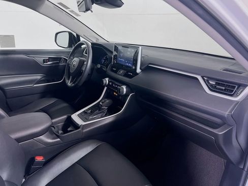 Used 2021 Toyota RAV4 XLE Premium image 30