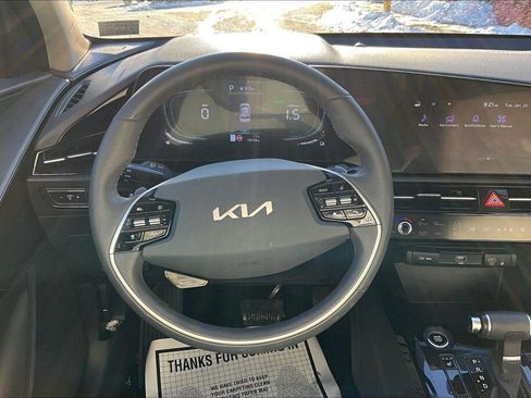 Used 2023 Kia Niro EX image 7