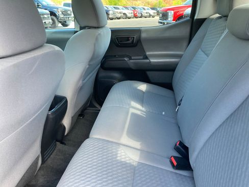 Used 2022 Toyota Tacoma SR image 11