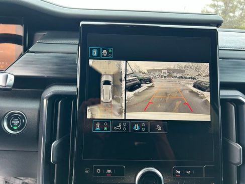 Used 2024 GMC Acadia AT4 w/ Luxury Package image 28