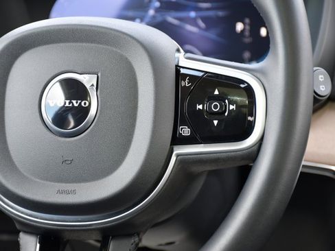 Certified 2025 Volvo XC90 B6 Plus image 23