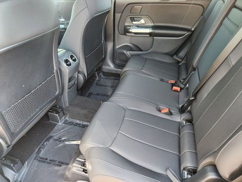 Used 2025 Mercedes-Benz GLB 250 4MATIC image 28