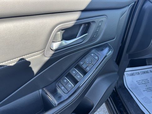 Used 2024 Nissan Rogue SL w/ SL Premium Package image 12