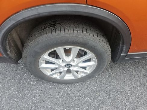 Used 2017 Nissan Rogue SV AWD/4WD image 10