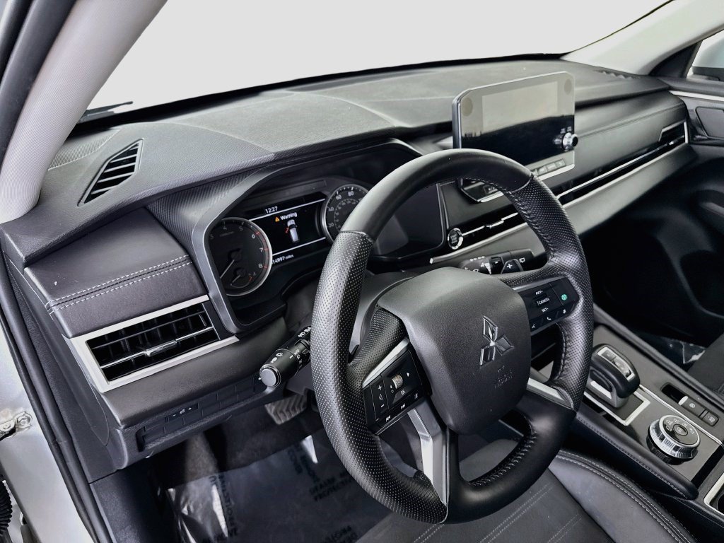 Used 2024 Mitsubishi Outlander SE FWD image 22