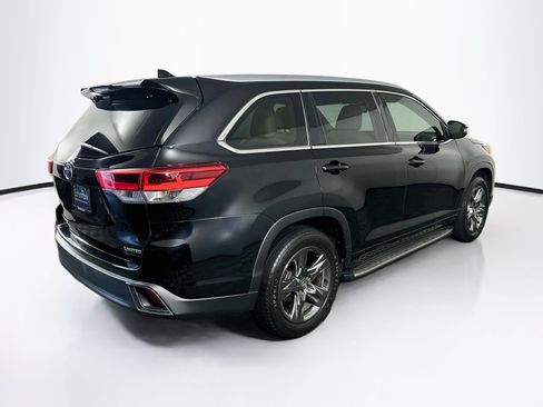 Used 2018 Toyota Highlander Limited Platinum FWD image 9