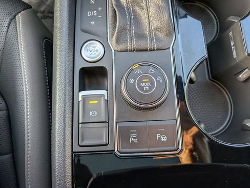 Used 2023 Volkswagen Atlas Cross Sport SEL Premium R-Line AWD/4WD image 27