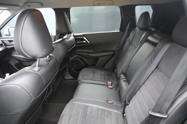 Used 2024 Mitsubishi Outlander SE AWD/4WD image 32