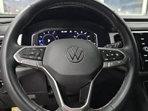 Used 2022 Volkswagen Atlas SE w/ Black Wheel Package image 11