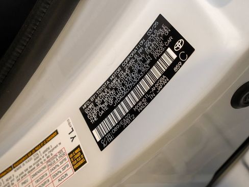 Certified 2025 Toyota Prius XSE image 20