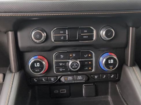 Used 2023 GMC Yukon XL AT4 w/ AT4 Premium Plus Package AWD/4WD image 22
