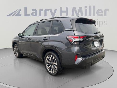 Used 2025 Subaru Forester Touring AWD/4WD image 3