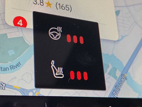 Certified 2024 Volvo XC40 B5 Ultimate w/ Protection Package Premier image 24