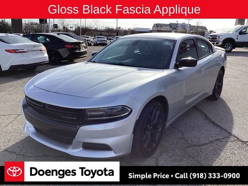 Used 2020 Dodge Charger SXT w/ Plus Group image 3
