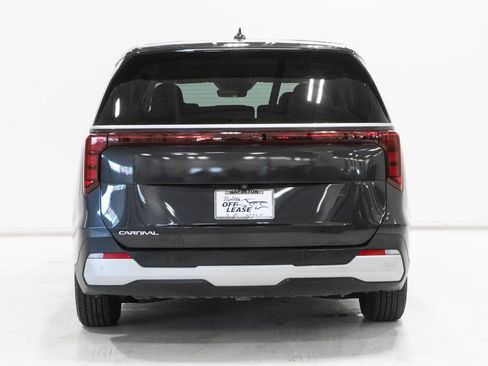 Used 2025 Kia Carnival FWD image 29