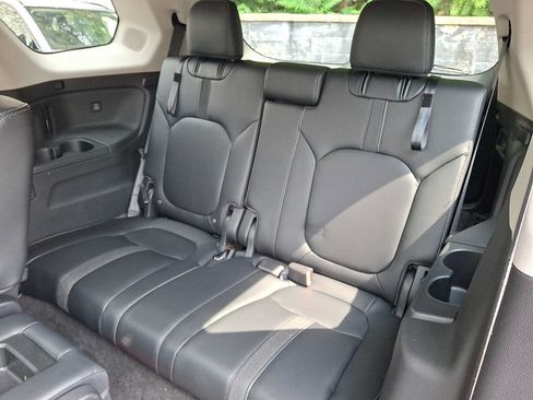 Used 2023 Honda Pilot Touring image 9