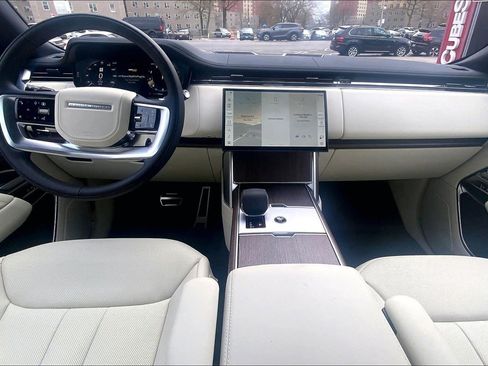 New 2025 Land Rover Range Rover Long Wheelbase SE image 5
