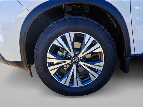 Used 2021 Nissan Rogue SV image 9