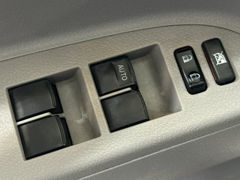 Used 2012 Toyota Highlander FWD image 14