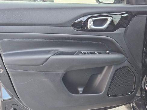 New 2026 Jeep Compass Latitude image 16